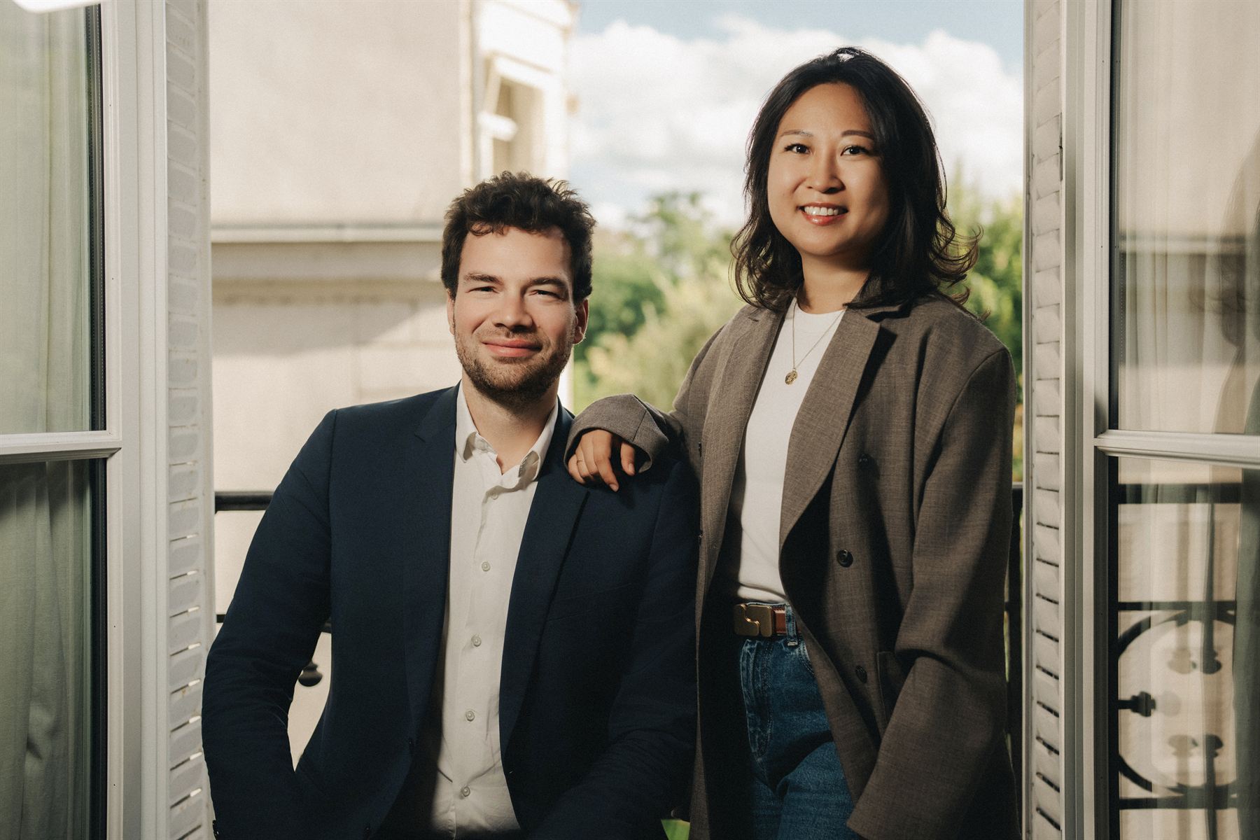 Quentin Dampierre et Sophie Fu, sur le balcon de leur bureau